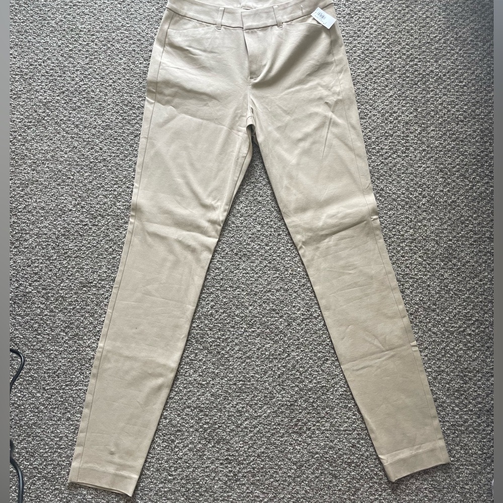 Old Navy Pixie crop in Tan